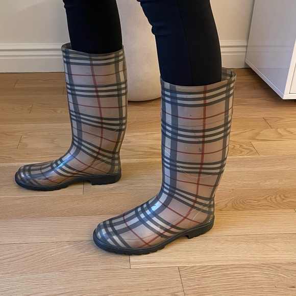 Burberry Rainboots - Picture 1 of 10